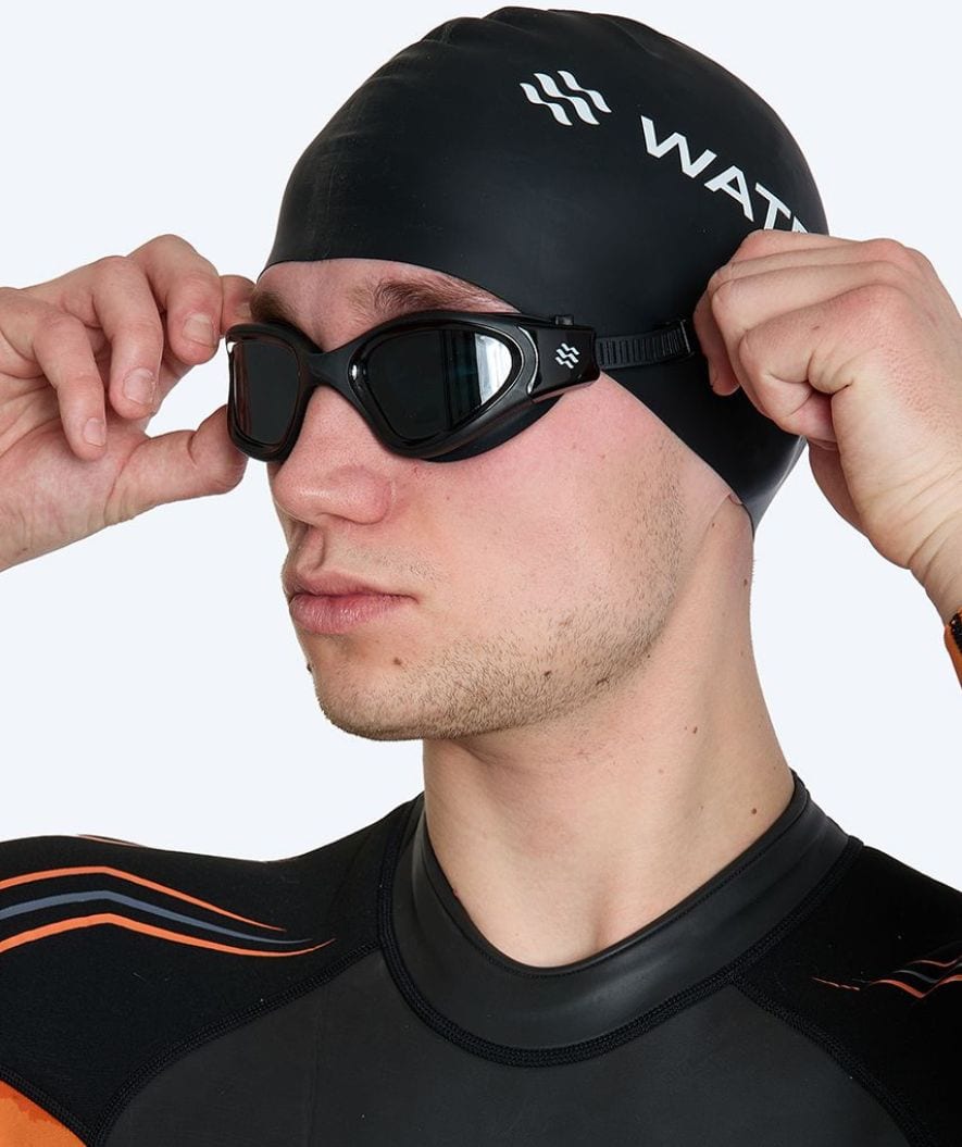 Watery likinäköuimalasit vahvuuksilla aikuisille - (-2.0) – (-6.0) - Raven Active - Musta (Smoke linssi)
