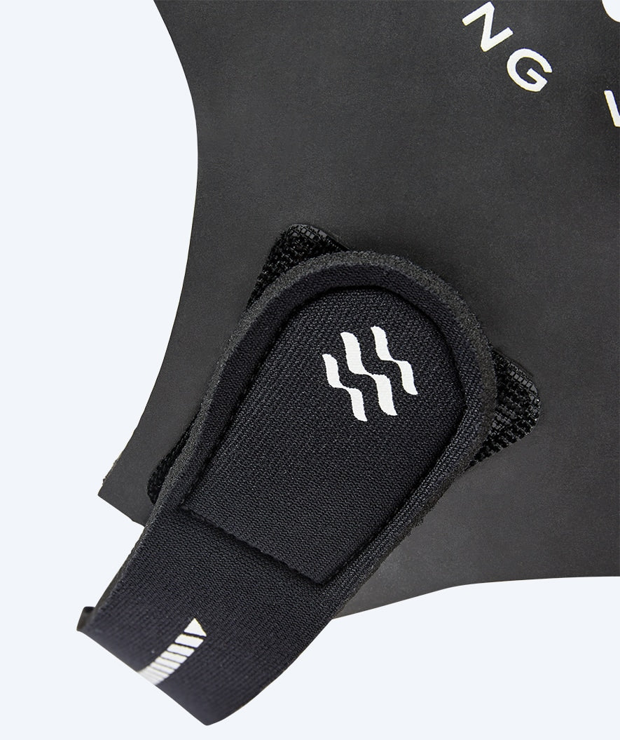 Watery neopreenihuppu - Calder Pro (4mm) - Musta