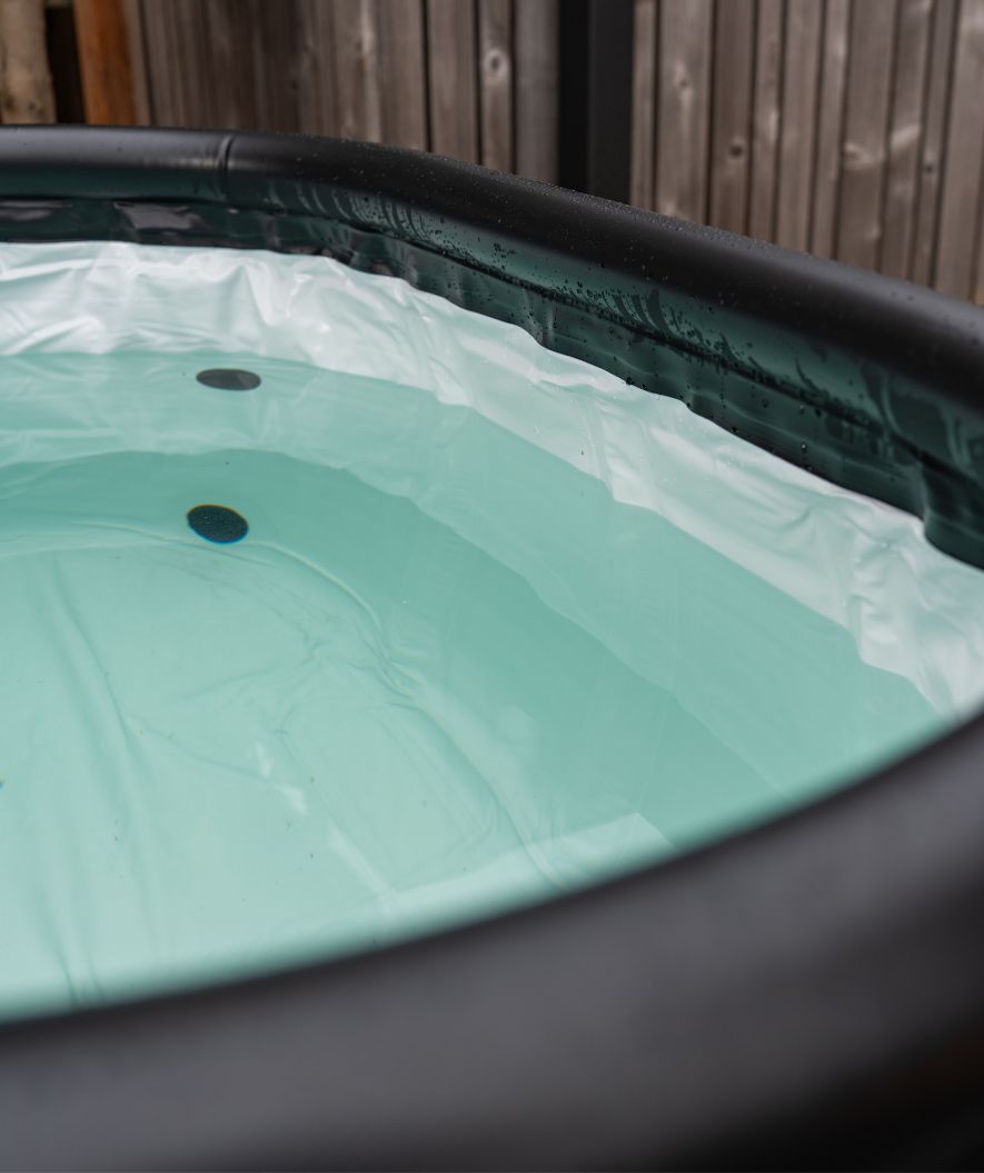 Watery ilmatäytteinen kylmäallas - Hero Max - Musta
