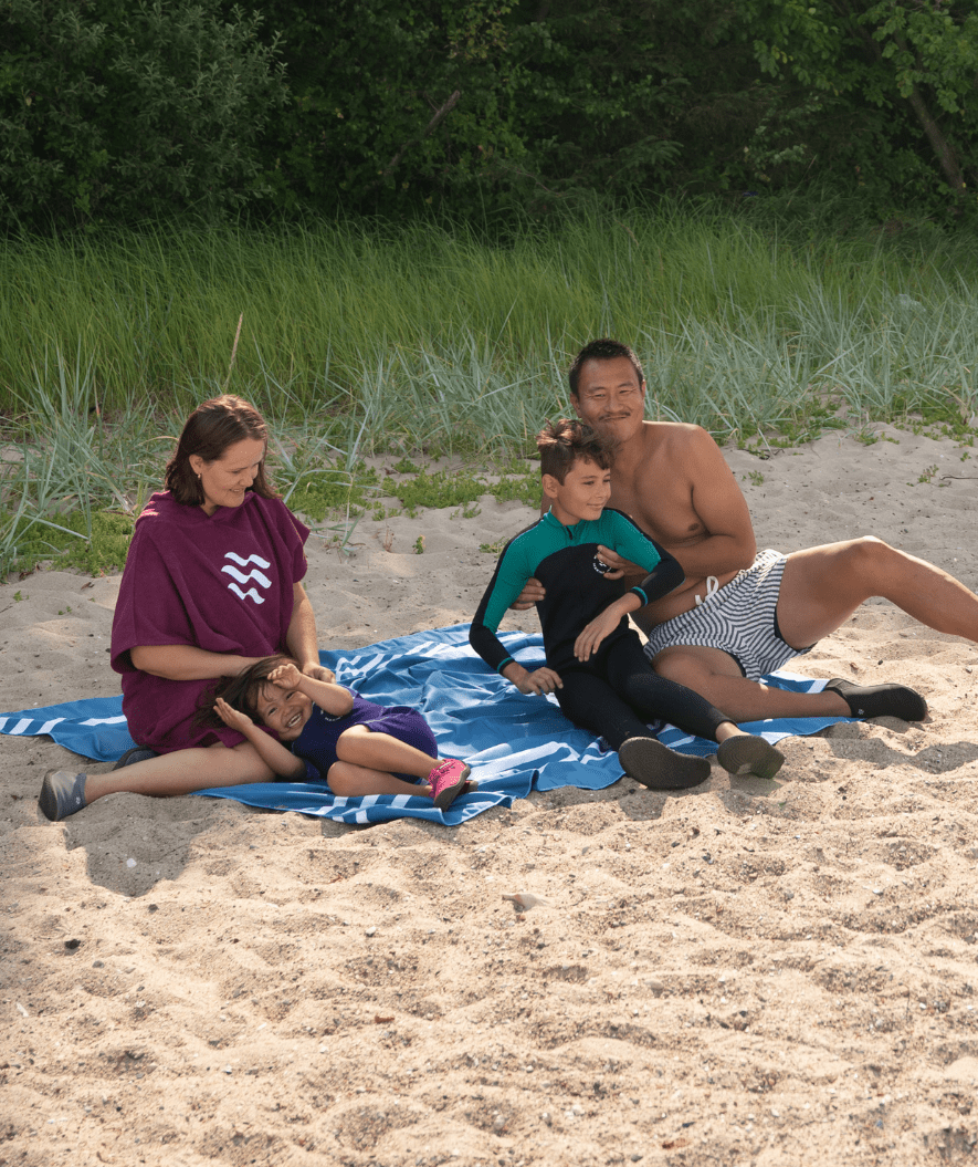 Watery mikrokuitupyyhe (180 x 200 cm) - Eco Nebraska Family - Musta